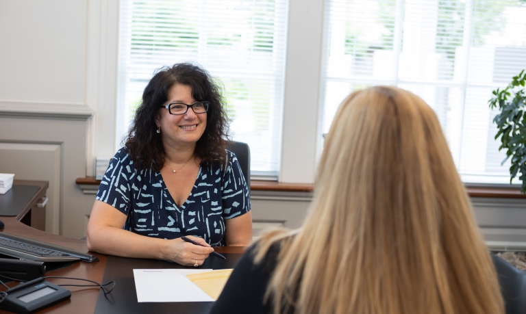 Personal Banker helping a customer in a meeting.