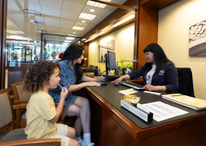 Personal Banker with a customer and her child.