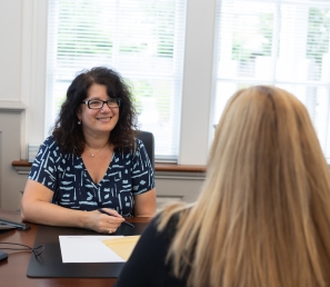 Personal Banker helping a customer in a meeting.